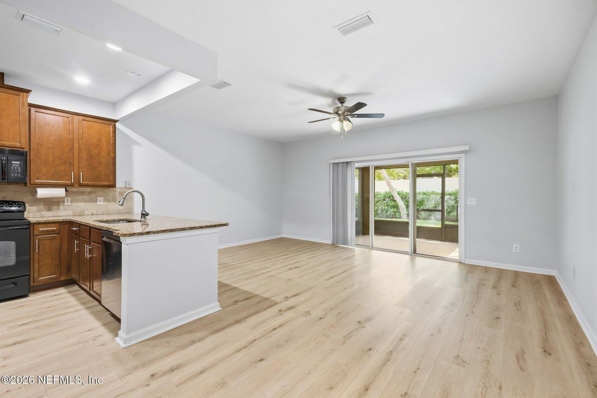 13305 Solar Dr - Photo 6 of 30