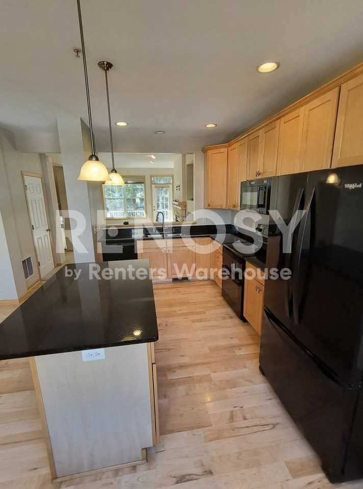 1945 Commonwealth Blvd #5 - Photo 3 of 15