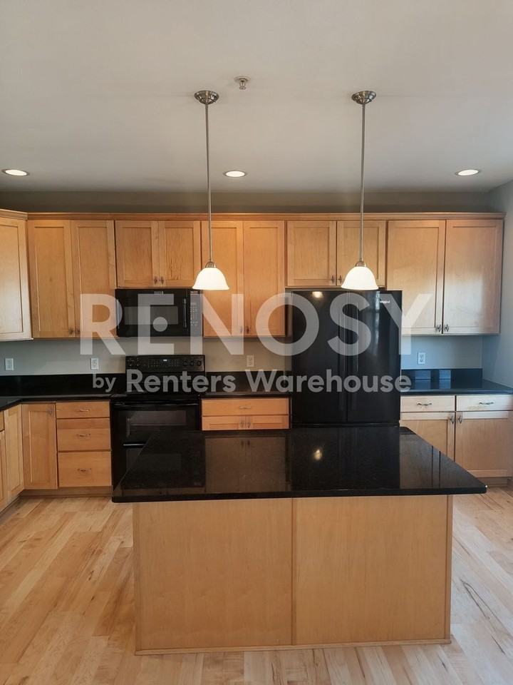 1945 Commonwealth Blvd #5 - Photo 4 of 15