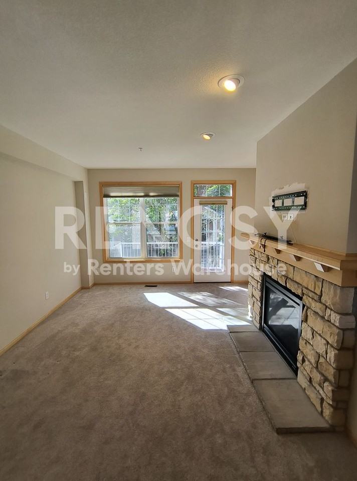 1945 Commonwealth Blvd #5 - Photo 5 of 15