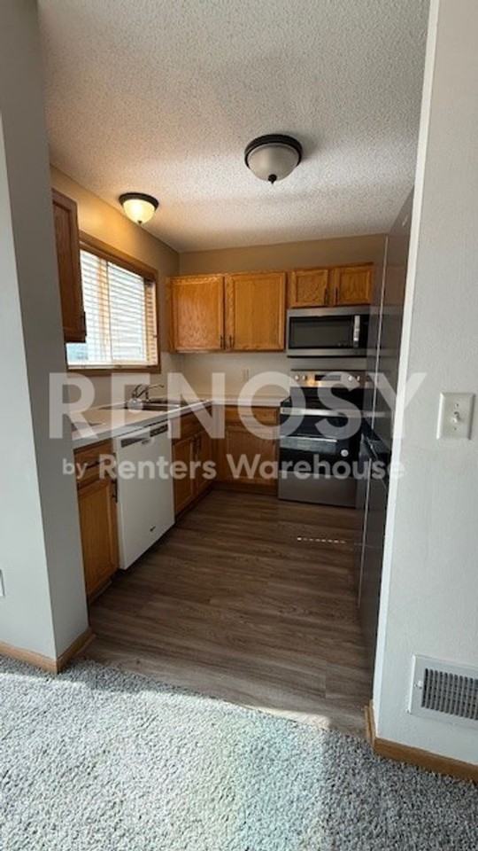 15537 Foghorn Ln - Photo 2 of 18