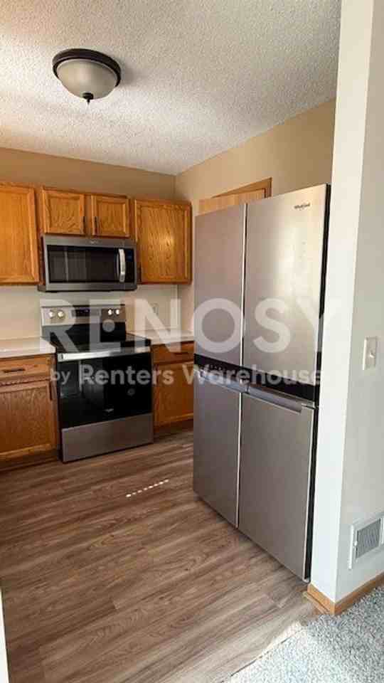 15537 Foghorn Ln - Photo 4 of 18