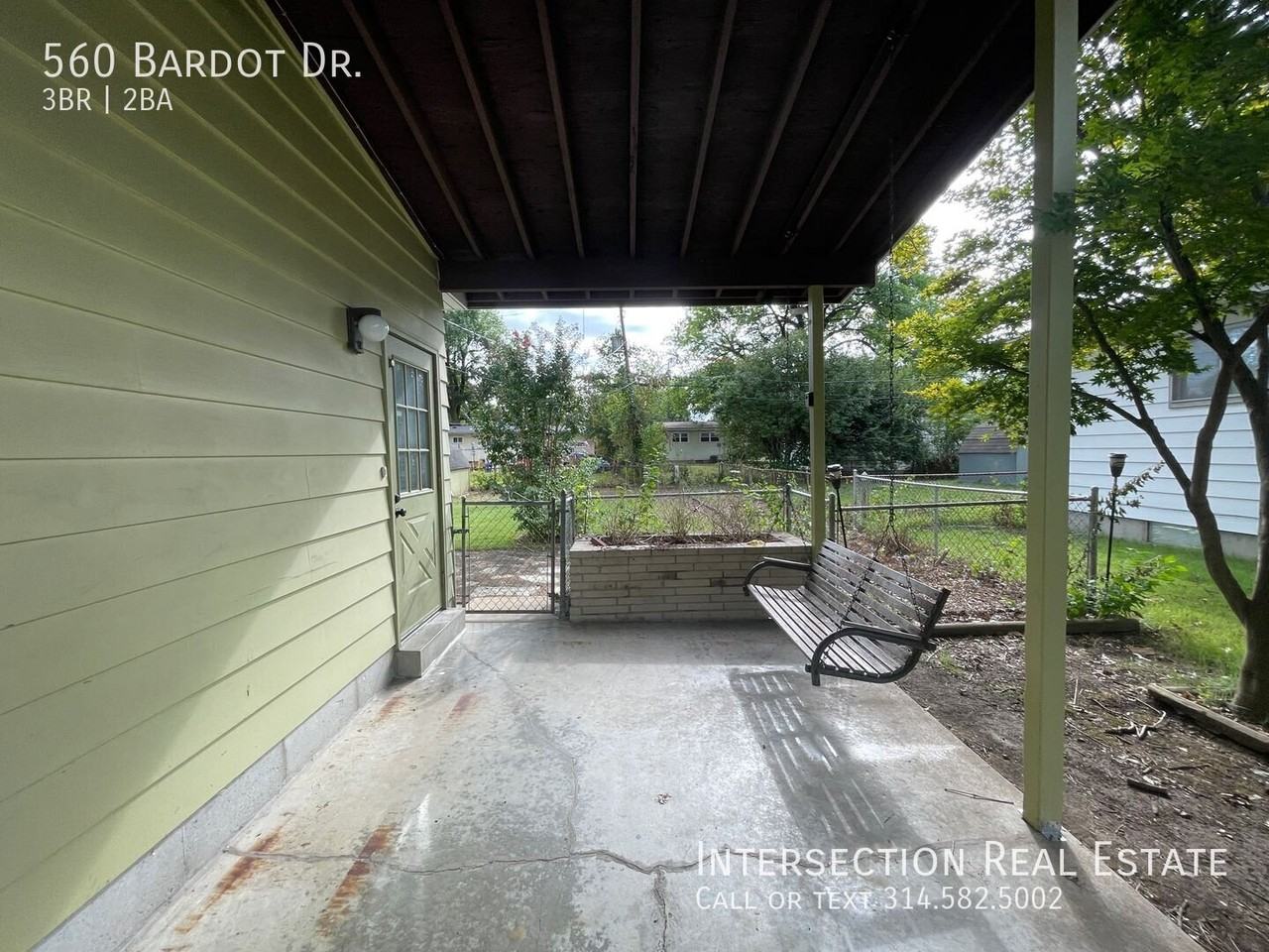 560 Bardot Dr - Photo 4 of 23