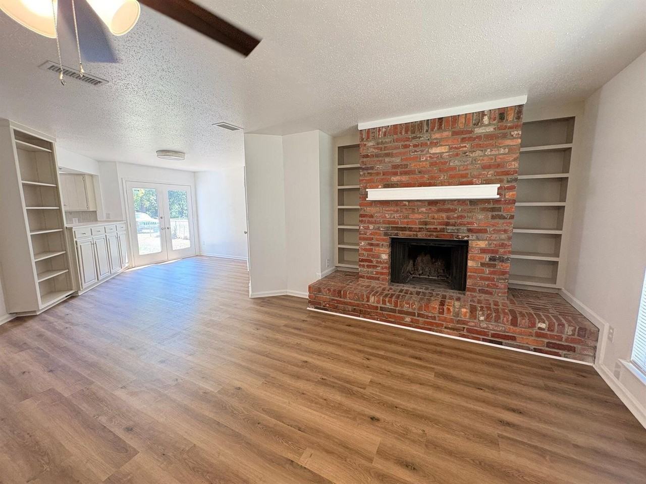 208 Avon Ct - Photo 3 of 19