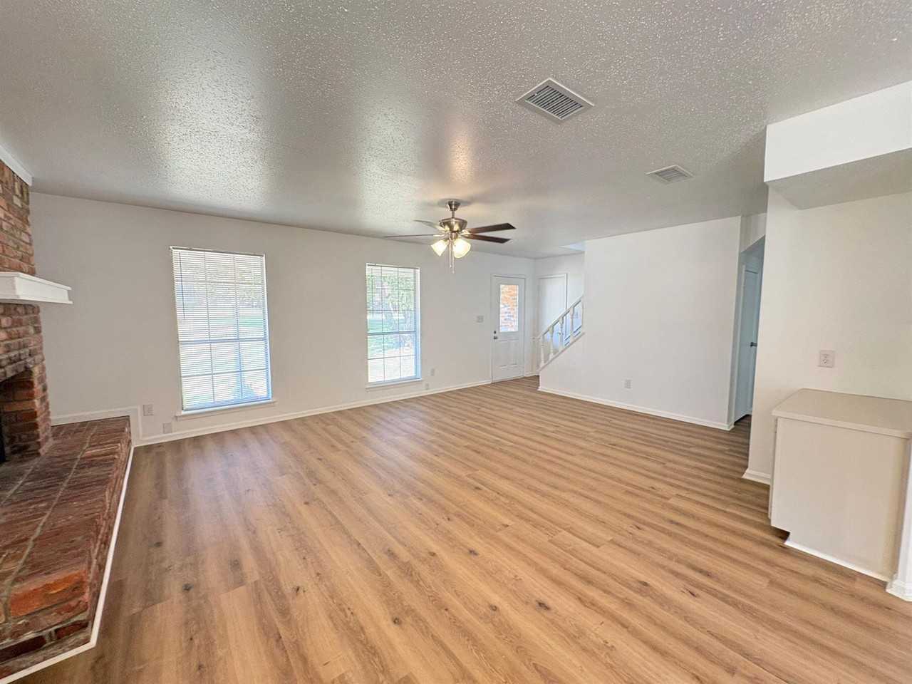208 Avon Ct - Photo 4 of 19