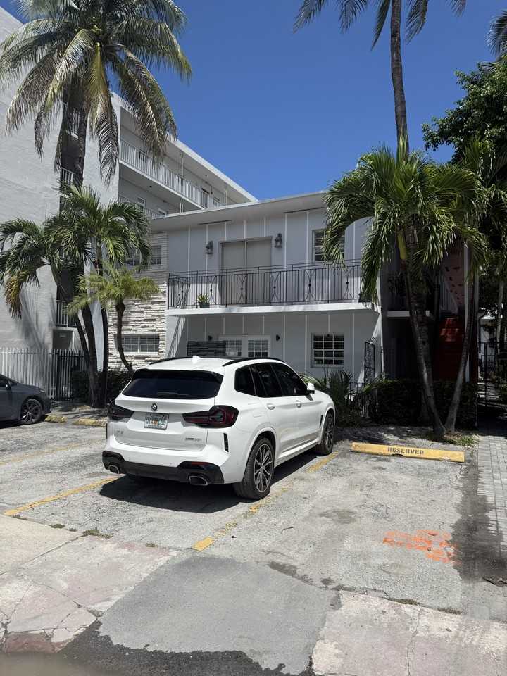 1611 West Ave #10