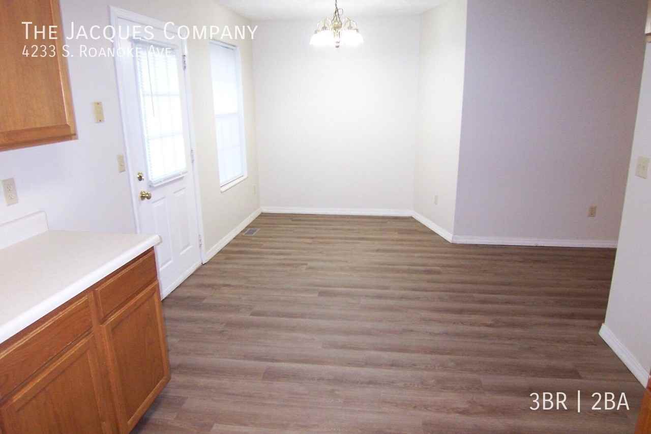 4233 S Roanoke Ave - Photo 4 of 13