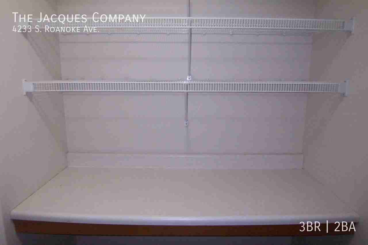 4233 S Roanoke Ave - Photo 6 of 13