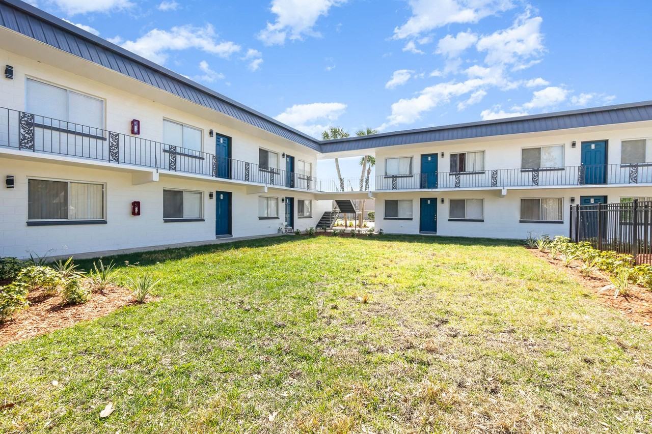 Aqua Apartment Homes - Photo 5 of 50
