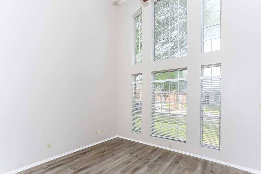 3110 Sara Dr - Photo 4 of 17