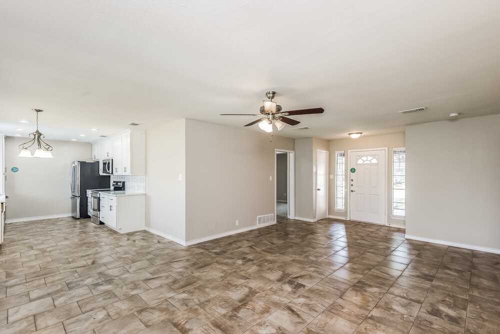 220 Cambridge Dr - Photo 3 of 16