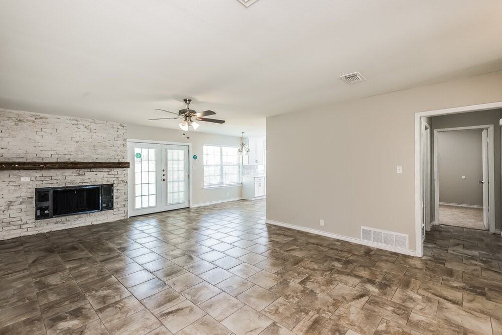 220 Cambridge Dr - Photo 4 of 16