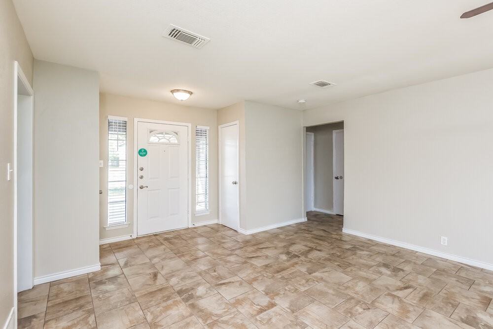 220 Cambridge Dr - Photo 5 of 16