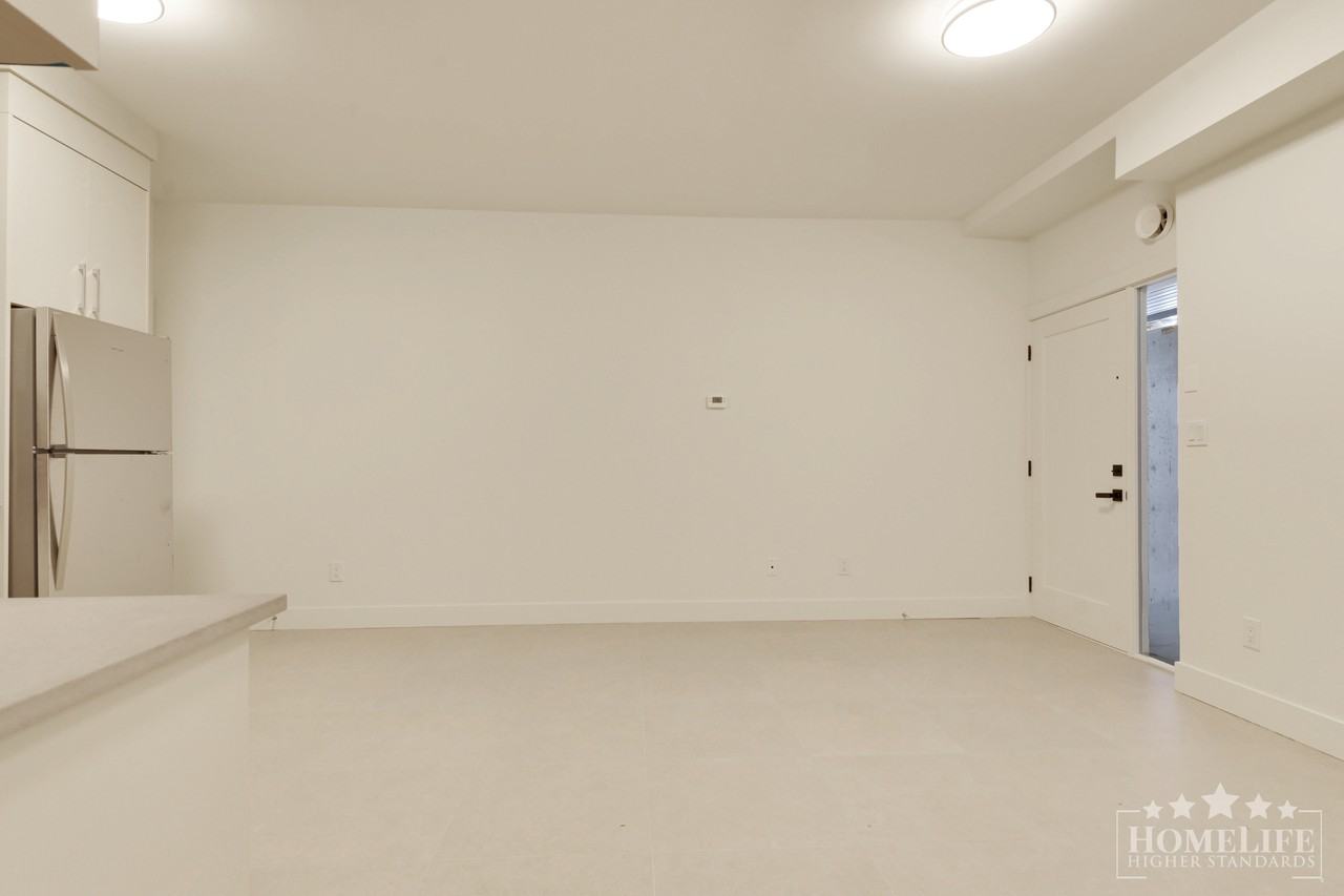 11024 78 Ave - Photo 4 of 14