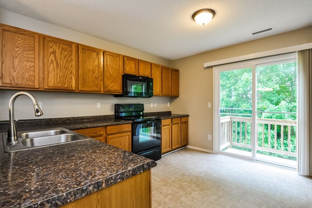 2236 Ballston Pl - Photo 5 of 16