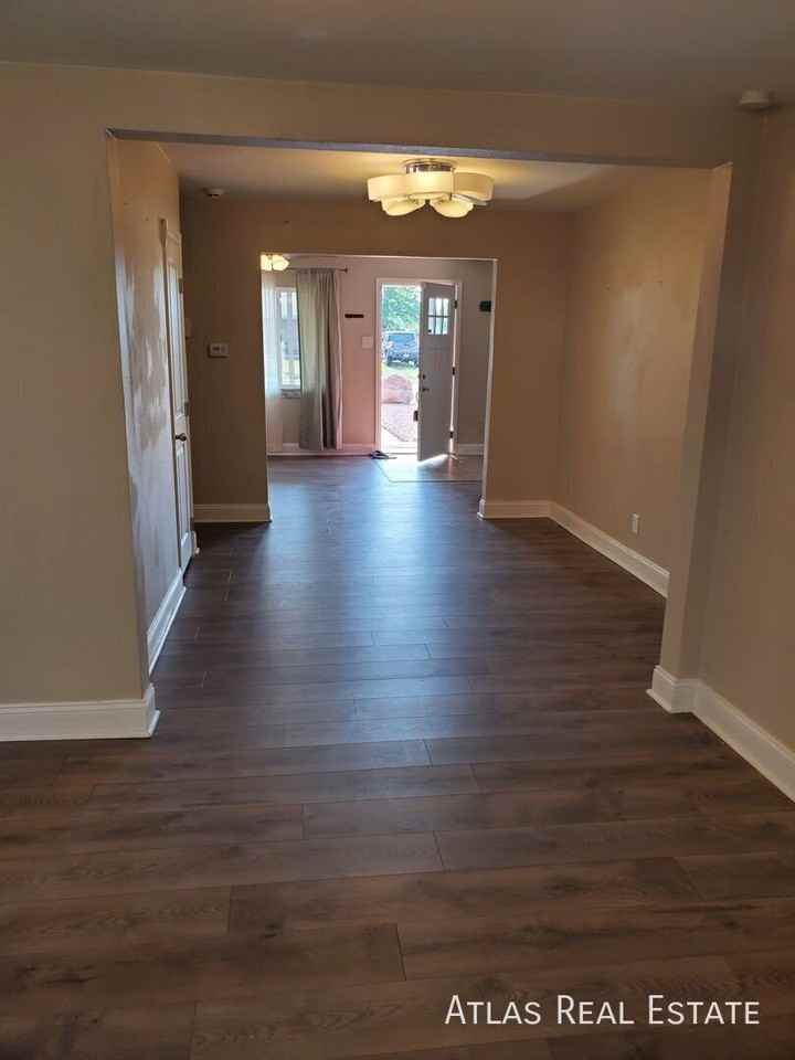 1101 Beeler St - Photo 5 of 18