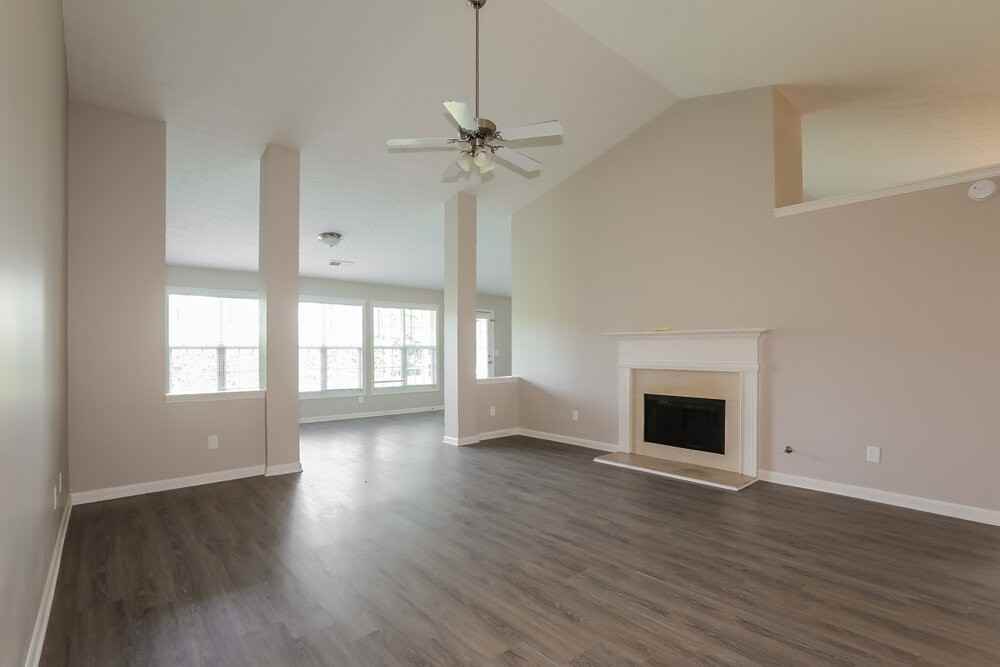 1007 Harbor View Ln - Photo 4 of 17