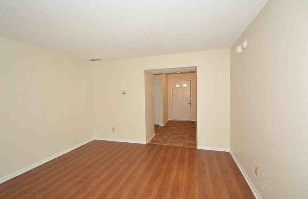 3419 W 52nd St - Photo 3 of 31