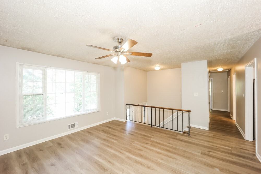 5140 Oakdale Dr - Photo 5 of 17