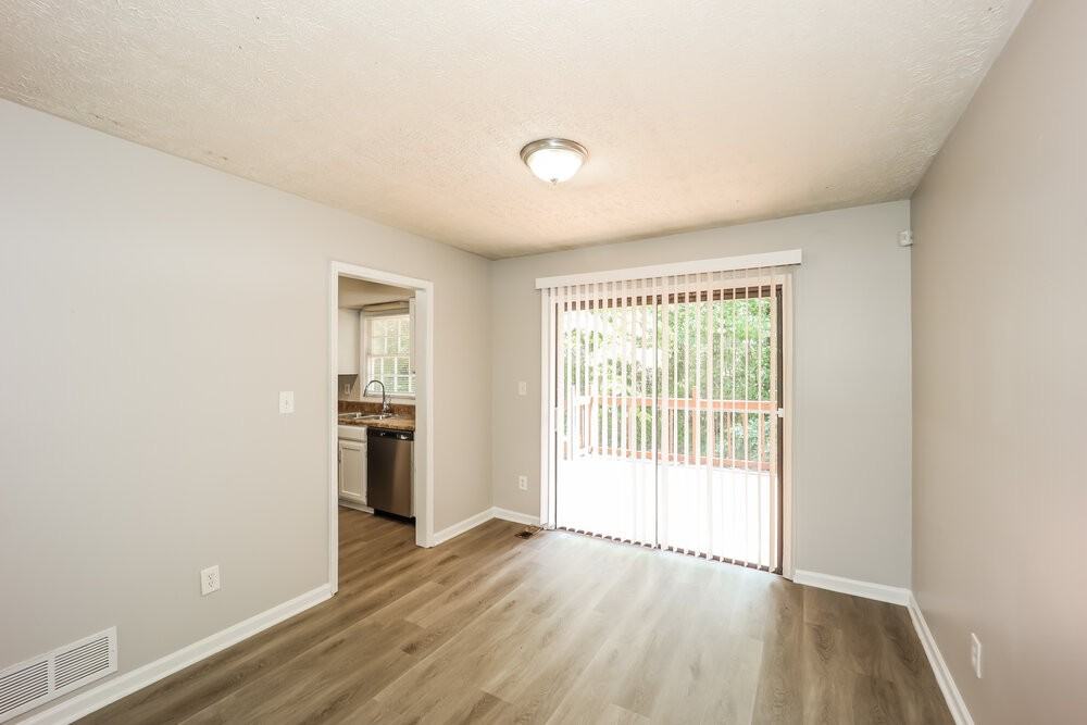 5140 Oakdale Dr - Photo 6 of 17