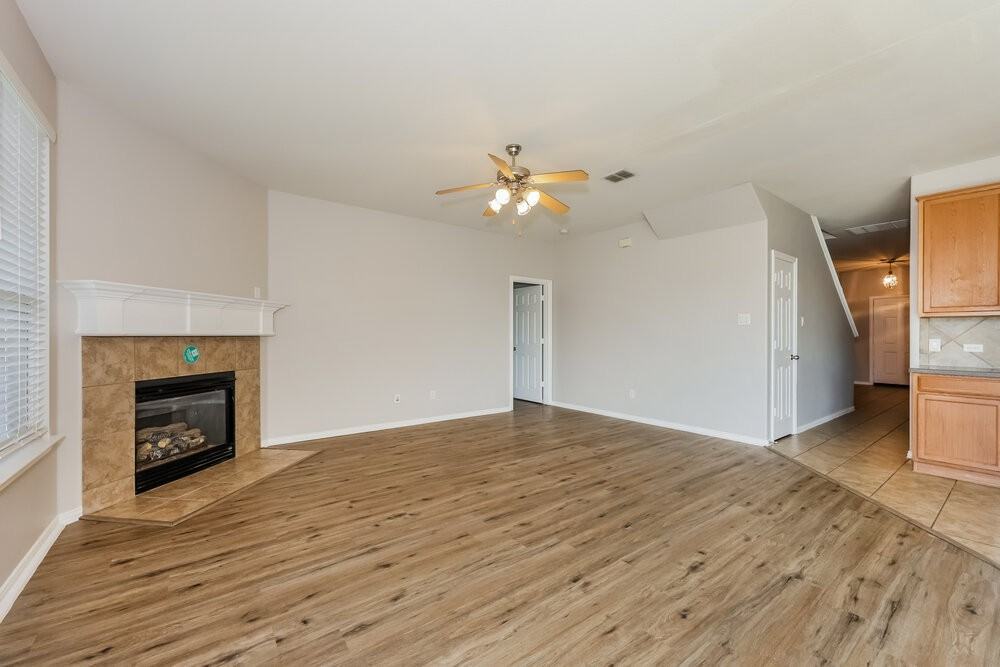 3608 Pendery Ln - Photo 5 of 17
