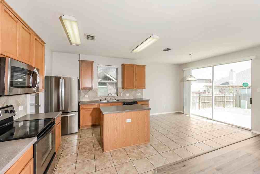 3608 Pendery Ln - Photo 7 of 17