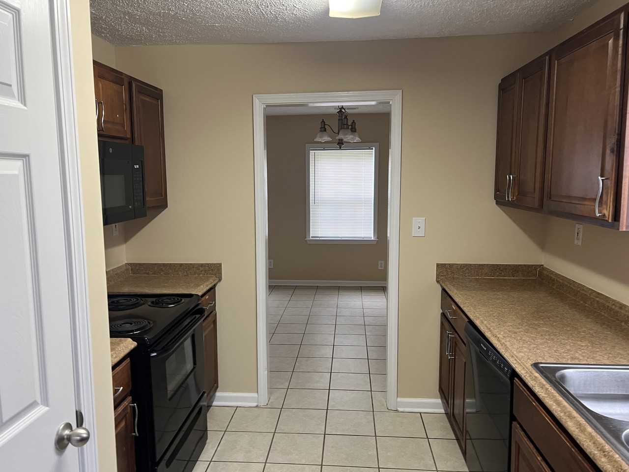 403 Hawkins Ave - Photo 6 of 15