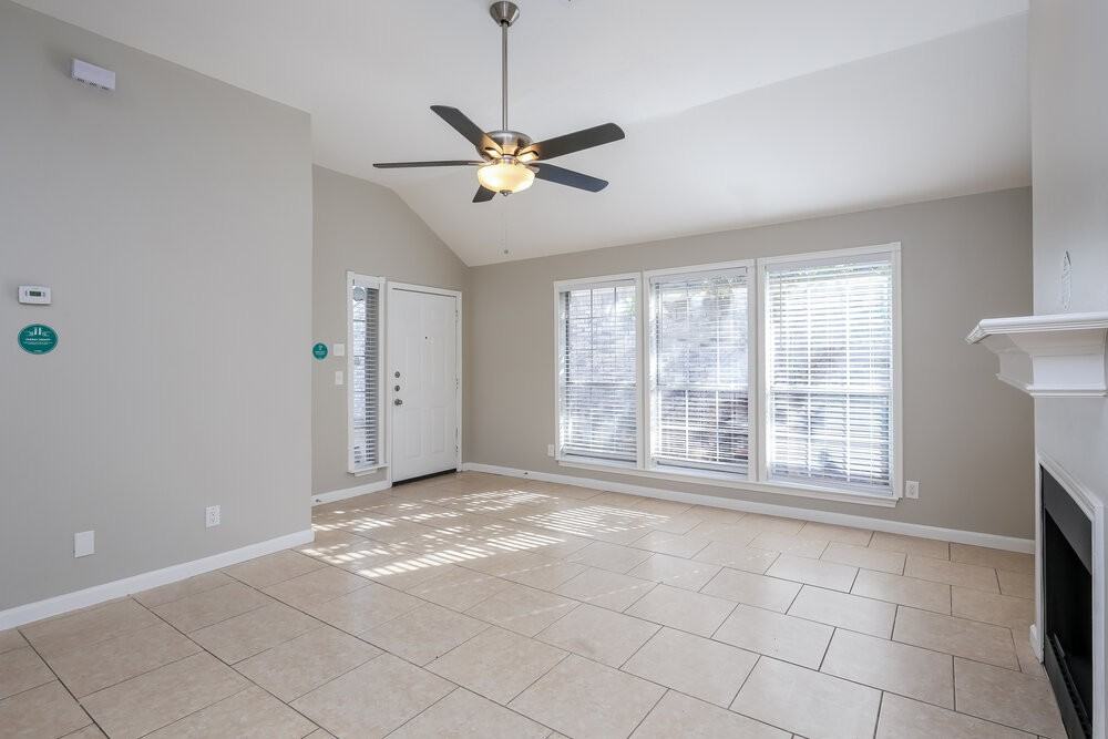 850 Astaire Ave - Photo 4 of 17