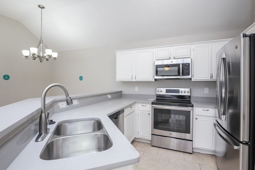 850 Astaire Ave - Photo 7 of 17