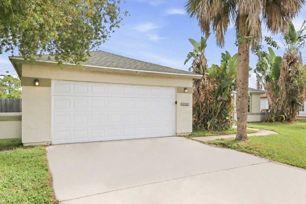 1565 Se Appamattox Ter - Photo 4 of 16