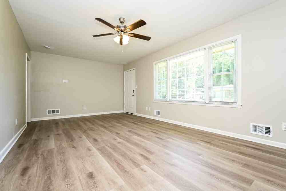 2372 Rolling Rock Dr - Photo 5 of 18