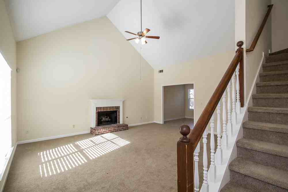 408 Streamview Ln - Photo 2 of 15