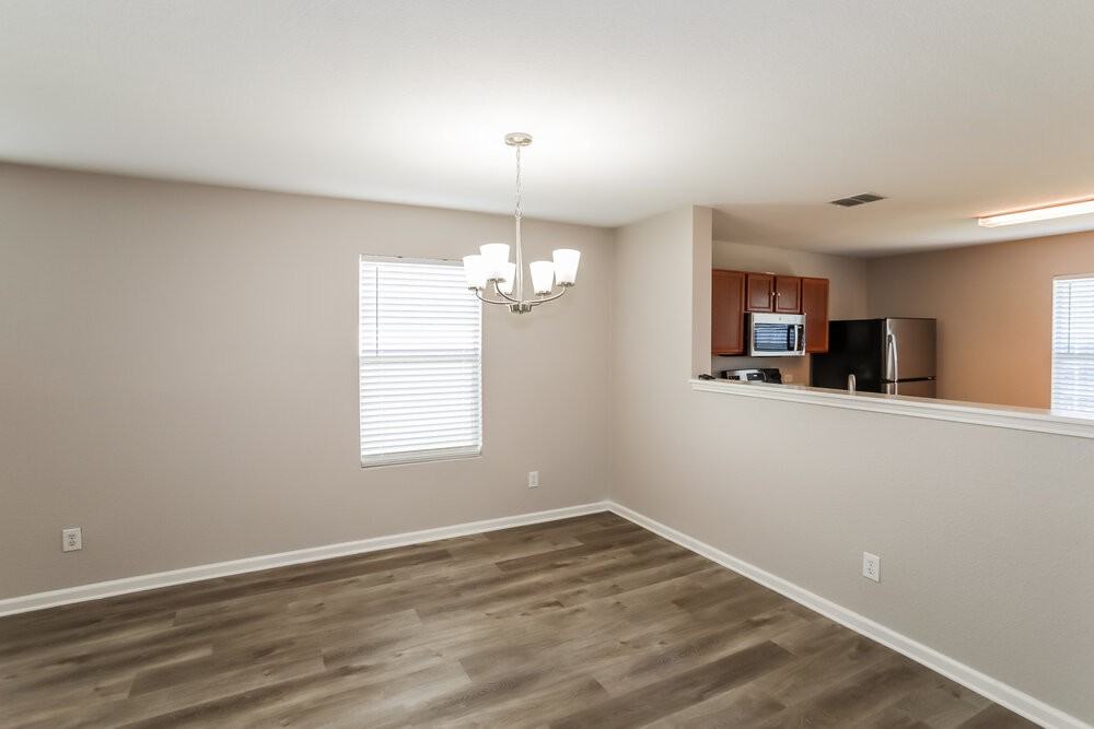 1016 Fort Apache Dr - Photo 5 of 16