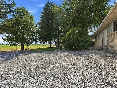83 Ws - Photo 2 of 13