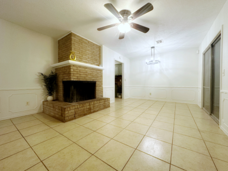 1105 Nw 104th Ter - Photo 2 of 10