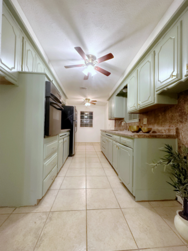 1105 Nw 104th Ter - Photo 3 of 10
