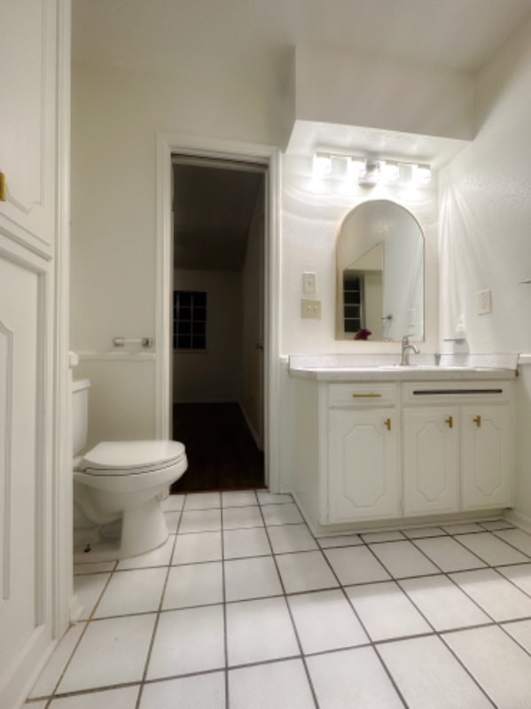 1105 Nw 104th Ter - Photo 5 of 10