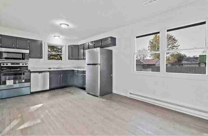604 S 10th St - Photo 3 of 14