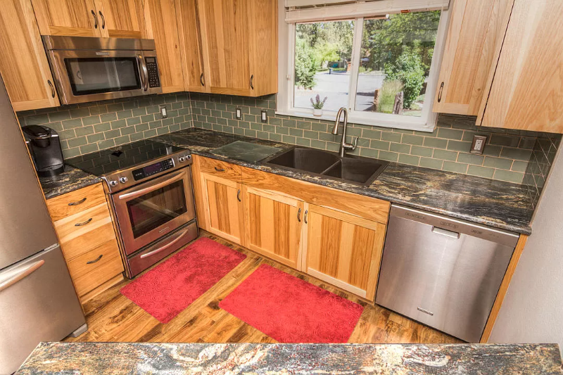 935 Se Douglas St - Photo 7 of 25