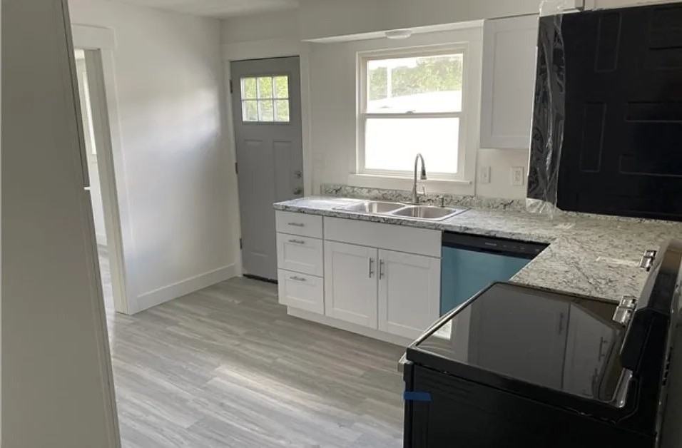 230 N 3rd St - Photo 3 of 7