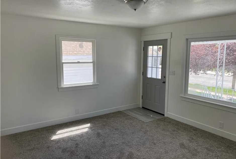 230 N 3rd St - Photo 4 of 7