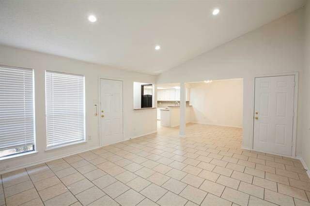 12501 Hornbeam Dr - Photo 3 of 20