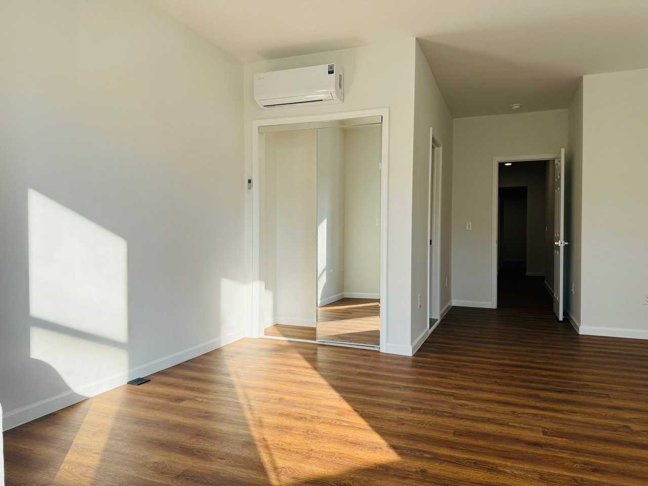 306 E 25th St #B - Photo 2 of 9