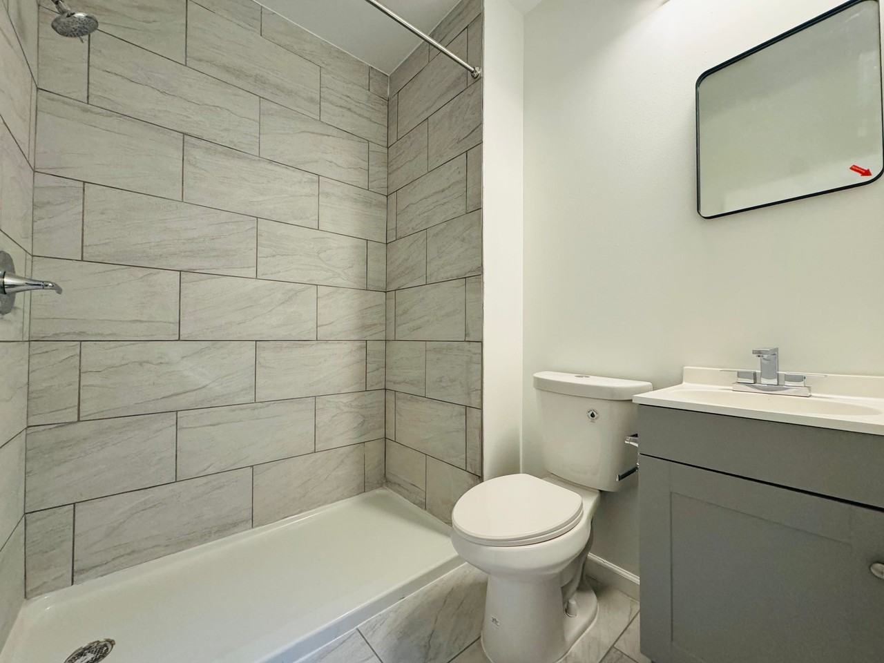 306 E 25th St #B - Photo 4 of 9