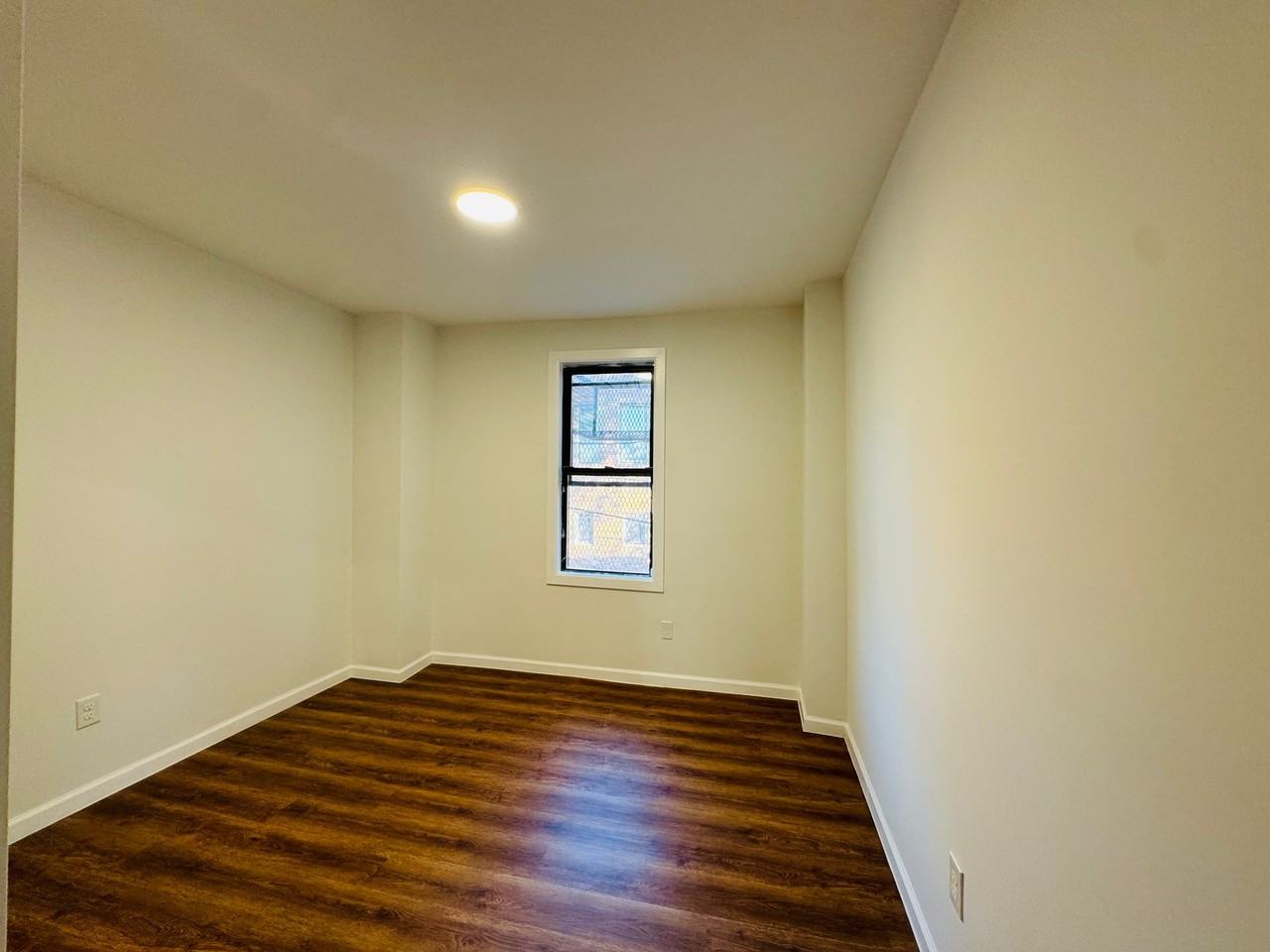 306 E 25th St #B - Photo 5 of 9
