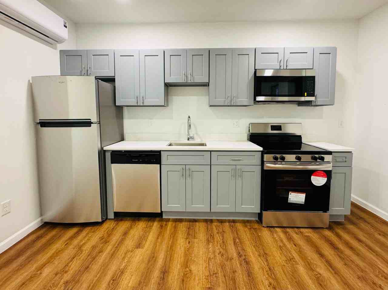 306 E 25th St #B - Photo 7 of 9