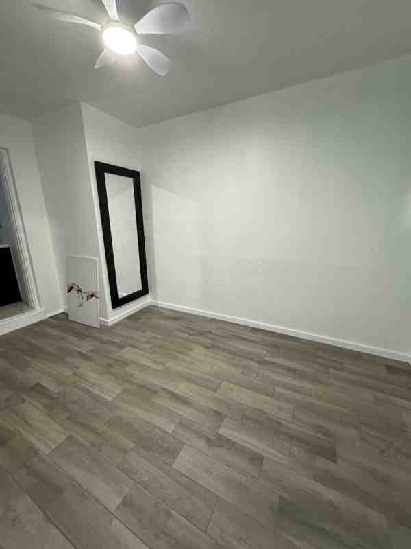 251 Ne 41st St #A - Photo 7 of 13