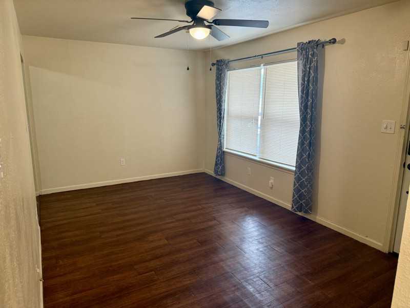 1008 S Locust Dr - Photo 4 of 9
