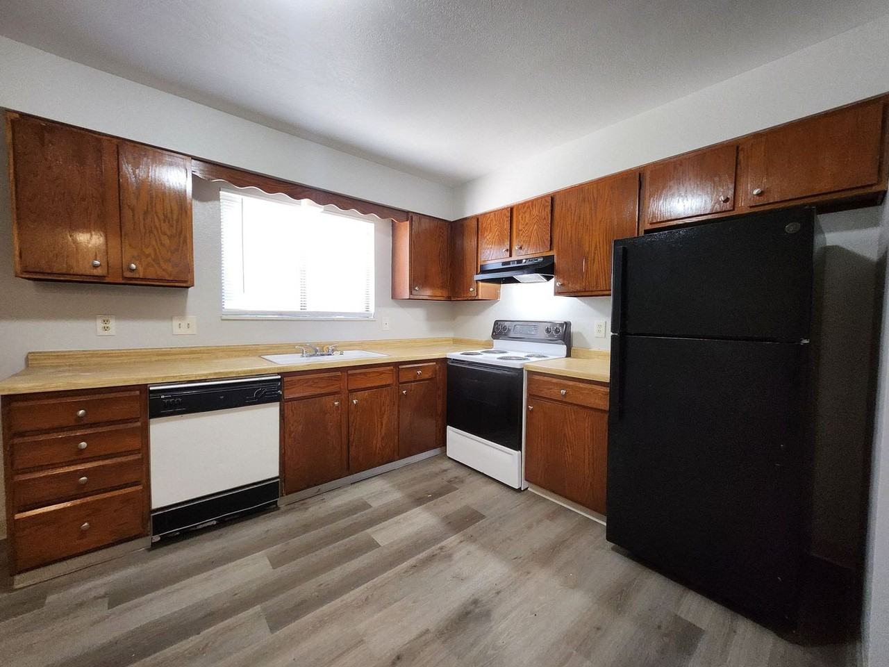 49 Chestnut Dr #D - Photo 3 of 23