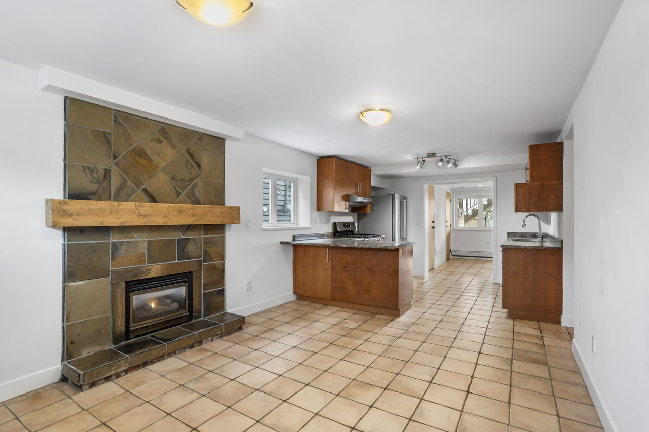 831 Whitchurch Street - Photo 3 of 24